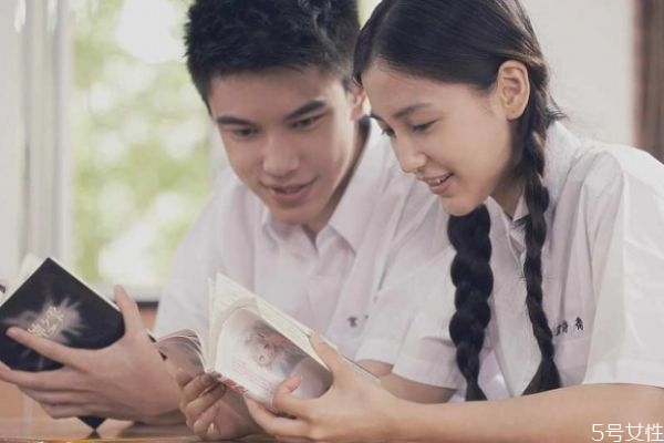 女生介意男生年齡比自己小嗎 女生介意男生年齡小嗎 女生介意男生年齡比自己小嗎 女生介意男生年齡小嗎