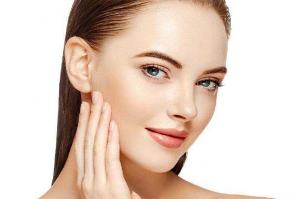 鼻子上的黑點(diǎn)是什么呢 怎么清理鼻子上的垃圾呢 鼻子上的黑點(diǎn)是什么呢 怎么清理鼻子上的垃圾呢