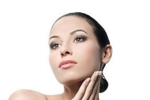 鼻子上的黑點(diǎn)是什么呢 怎么清理鼻子上的垃圾呢 鼻子上的黑點(diǎn)是什么呢 怎么清理鼻子上的垃圾呢