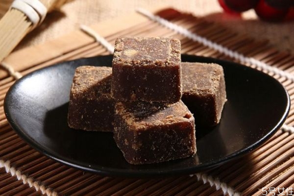 黑糖是什么糖呢 黑糖有什么作用呢 黑糖是什么糖呢 黑糖有什么作用呢