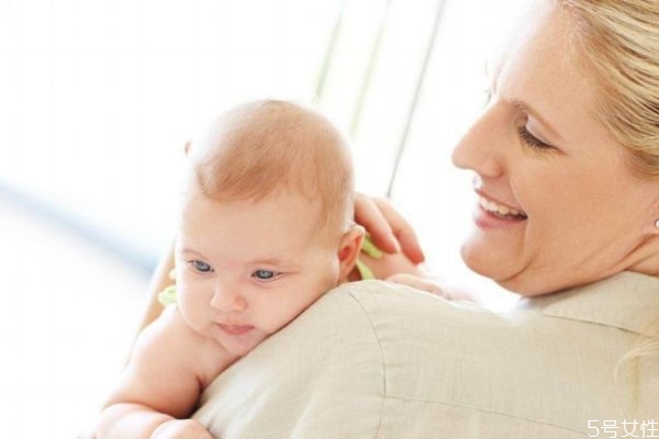 正午出生的男寶寶可以取什么名字呢 正午出生的男寶寶可以取什么名字呢