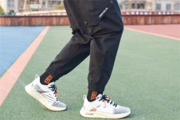 復(fù)古鞋子配什么褲子好看 男生復(fù)古風鞋子搭配圖片