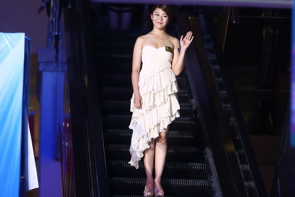 公司年會穿什么好 年會穿黑色禮服合適嗎 公司年會穿什么好 年會穿黑色禮服合適嗎