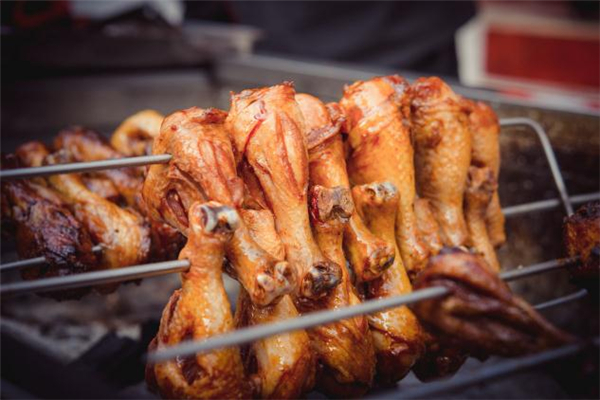 雞腿和雞胸哪個營養(yǎng)高 雞腿肉和雞胸肉的區(qū)別 雞腿和雞胸哪個營養(yǎng)高 雞腿肉和雞胸肉的區(qū)別