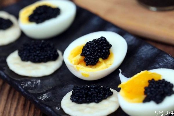 什么是魚(yú)子醬呢 魚(yú)子醬的好處有什么呢 什么是魚(yú)子醬呢 魚(yú)子醬的好處有什么呢