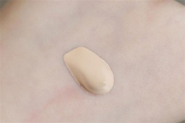 完美日記深水彈粉底液成分 完美日記粉底液孕婦能用嗎 完美日記深水彈粉底液成分 完美日記粉底液孕婦能用嗎