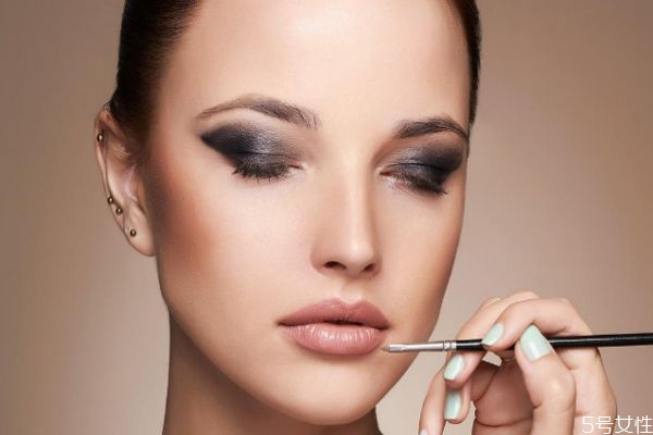 唇炎一般是怎么造成的呢 唇炎的種類有什么呢 唇炎一般是怎么造成的呢 唇炎的種類有什么呢