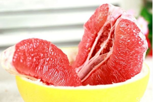 紅心柚有什么營養(yǎng)價值呢 吃紅心柚有什么好處呢 紅心柚有什么營養(yǎng)價值呢 吃紅心柚有什么好處呢
