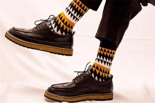 男生襪子顏色怎么搭配 男生襪子怎么搭配好看 男生襪子顏色怎么搭配 男生襪子怎么搭配好看