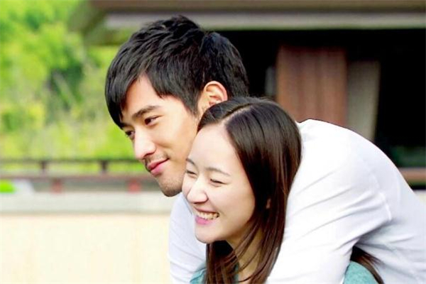 男朋友和閨蜜走得很近怎么辦 男友和閨蜜走得近要分手嗎 男朋友和閨蜜走得很近怎么辦 男友和閨蜜走得近要分手嗎