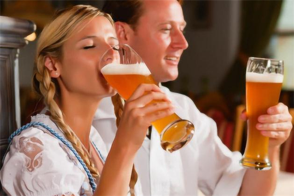 經(jīng)常喝酒斷片的危害 喝酒經(jīng)常斷片是怎么回事 經(jīng)常喝酒斷片的危害 喝酒經(jīng)常斷片是怎么回事