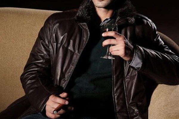 男士皮夾克怎么搭配好看 男士皮夾克簡(jiǎn)約帥氣的搭配推薦