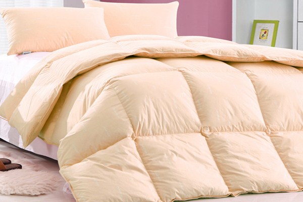 羽絨被可以曬太陽嗎 蓋過的羽絨被怎么收納 羽絨被可以曬太陽嗎 蓋過的羽絨被怎么收納