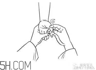 怎樣能減少寶寶吐奶情況？寶寶吐奶后要注意哪些問題？