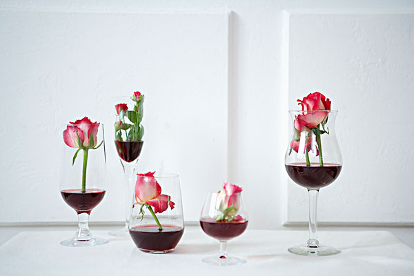 紅酒的最佳飲用溫度是多少 紅酒需要在什么條件下儲存 紅酒的最佳飲用溫度是多少 紅酒需要在什么條件下儲存