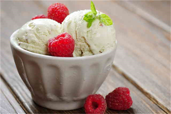 口腔潰瘍可以吃冰激凌嗎 吃冰激凌要注意什么 口腔潰瘍可以吃冰激凌嗎 吃冰激凌要注意什么