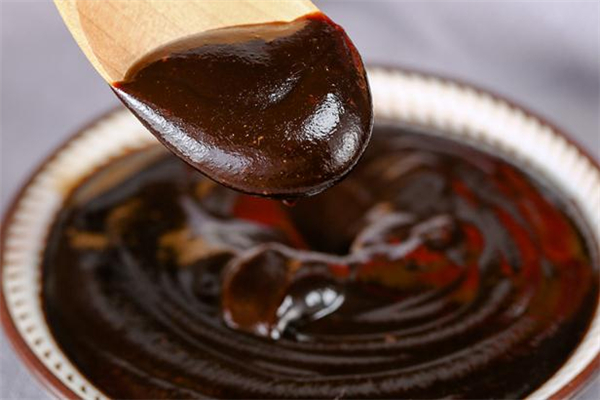 甜面醬不能和什么一起吃 甜面醬哪些人不能吃 甜面醬不能和什么一起吃 甜面醬哪些人不能吃