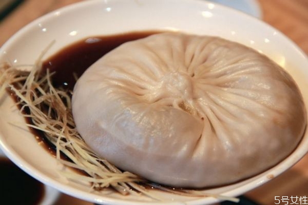 蟹黃湯包怎么做好吃呢 蟹黃湯包是哪來(lái)的特產(chǎn)呢 蟹黃湯包怎么做好吃呢 蟹黃湯包是哪來(lái)的特產(chǎn)呢