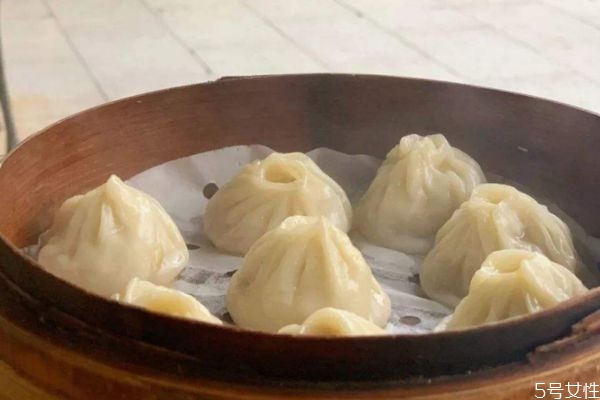 蟹黃湯包怎么做好吃呢 蟹黃湯包是哪來(lái)的特產(chǎn)呢 蟹黃湯包怎么做好吃呢 蟹黃湯包是哪來(lái)的特產(chǎn)呢