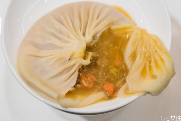 蟹黃湯包怎么做好吃呢 蟹黃湯包是哪來(lái)的特產(chǎn)呢 蟹黃湯包怎么做好吃呢 蟹黃湯包是哪來(lái)的特產(chǎn)呢