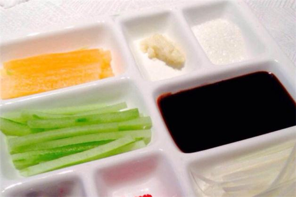 甜面醬是什么做的 甜面醬是甜的還是咸的 甜面醬是什么做的 甜面醬是甜的還是咸的