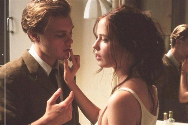 男人談戀愛后會(huì)有什么變化 男人戀愛后為什么會(huì)變幼稚