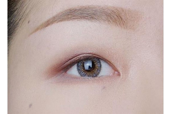 內(nèi)雙腫泡眼怎么化妝好看 內(nèi)雙腫泡眼化妝步驟 內(nèi)雙腫泡眼怎么化妝好看 內(nèi)雙腫泡眼化妝步驟