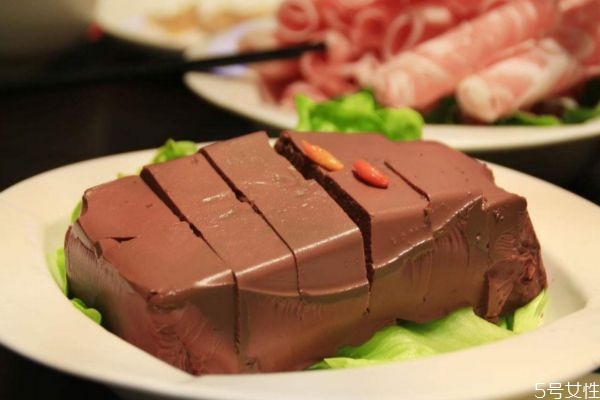 豬血有什么營養(yǎng)價(jià)值呢 吃豬血有什么好處呢 豬血有什么營養(yǎng)價(jià)值呢 吃豬血有什么好處呢