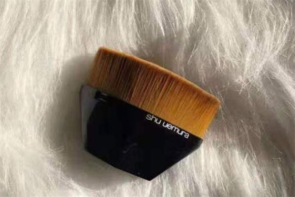 植村秀55號粉底刷真假對比 植村秀粉底刷是什么毛 植村秀55號粉底刷真假對比 植村秀粉底刷是什么毛