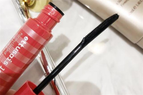 艾杜紗睫毛打底膏泛白怎么辦 艾杜紗睫毛打底膏怎么卸 艾杜紗睫毛打底膏泛白怎么辦 艾杜紗睫毛打底膏怎么卸