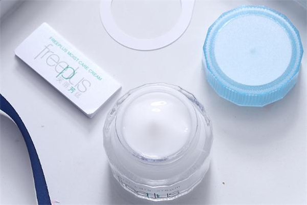 芙麗芳絲面霜適合什么年齡 芙麗芳絲面霜白天能用嗎 芙麗芳絲面霜適合什么年齡 芙麗芳絲面霜白天能用嗎