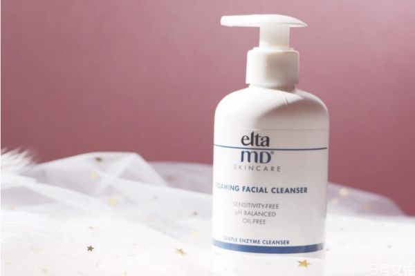 玻尿酸洗面奶有危害嗎 氨基酸和玻尿酸洗面奶的區(qū)別 玻尿酸洗面奶有危害嗎 氨基酸和玻尿酸洗面奶的區(qū)別