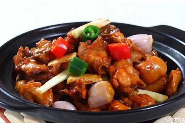 什么是三杯雞呢 三杯雞怎么做好吃呢 什么是三杯雞呢 三杯雞怎么做好吃呢