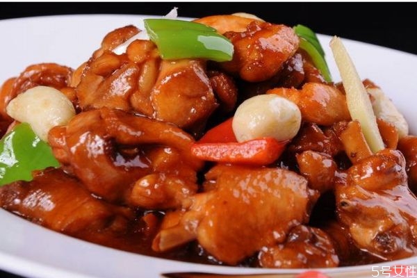 什么是三杯雞呢 三杯雞怎么做好吃呢 什么是三杯雞呢 三杯雞怎么做好吃呢