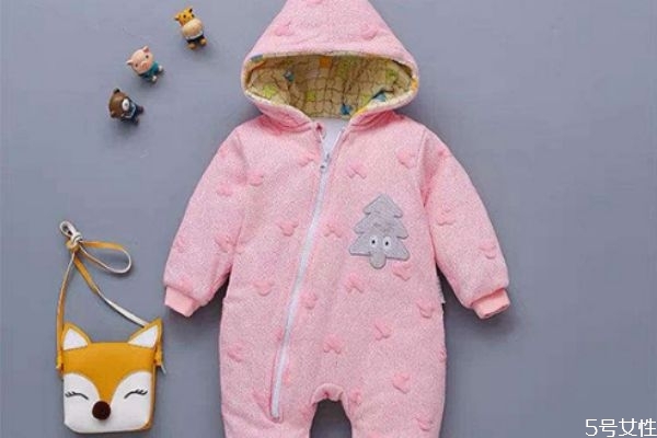 冬天寶寶如何穿衣服 冬天寶寶穿衣的原則 冬天寶寶如何穿衣服 冬天寶寶穿衣的原則