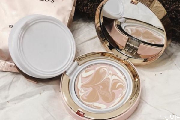 豹紋氣墊和愛(ài)敬哪個(gè)好用 dpc氣墊跟愛(ài)敬哪個(gè)好 豹紋氣墊和愛(ài)敬哪個(gè)好用 dpc氣墊跟愛(ài)敬哪個(gè)好