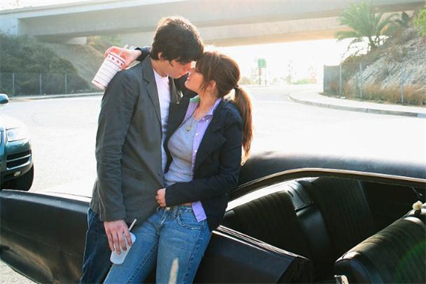 感情中懂和愛(ài)哪個(gè)更重要 愛(ài)你和懂你哪個(gè)更重要