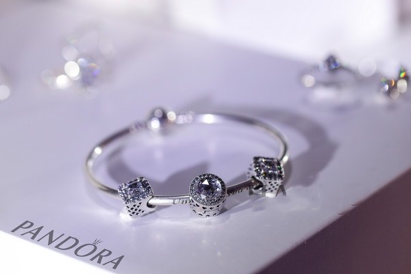 潘多拉手鏈值得買嗎 潘多拉由什么組成 潘多拉手鏈值得買嗎 潘多拉由什么組成