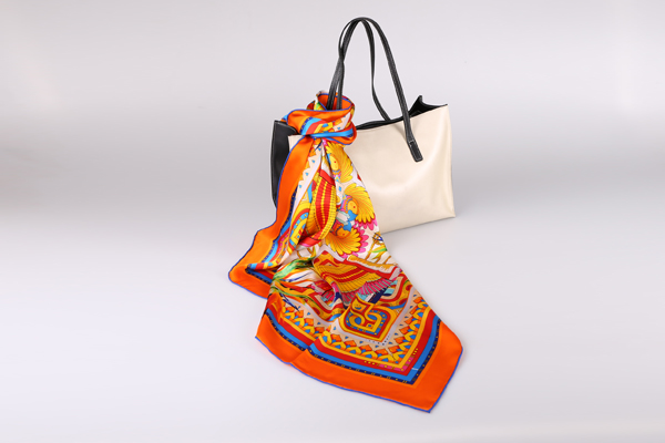 中國(guó)絲巾有哪些品牌 蠶絲絲巾什么品牌好 中國(guó)絲巾有哪些品牌 蠶絲絲巾什么品牌好