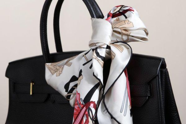 中國(guó)絲巾有哪些品牌 蠶絲絲巾什么品牌好 中國(guó)絲巾有哪些品牌 蠶絲絲巾什么品牌好