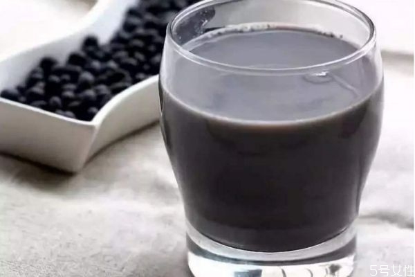 黑豆?jié){和豆?jié){有什么區(qū)別呢 黑豆?jié){營(yíng)養(yǎng)價(jià)值有什么呢 黑豆?jié){和豆?jié){有什么區(qū)別呢 黑豆?jié){營(yíng)養(yǎng)價(jià)值有什么呢