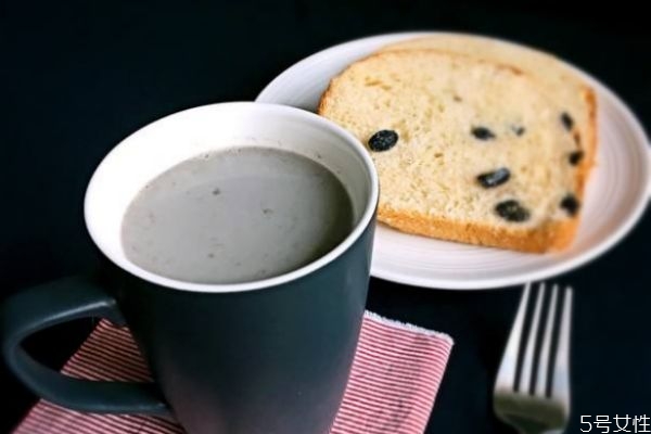 黑豆?jié){可以經(jīng)常喝嗎 喝黑豆?jié){要注意什么呢 黑豆?jié){可以經(jīng)常喝嗎 喝黑豆?jié){要注意什么呢