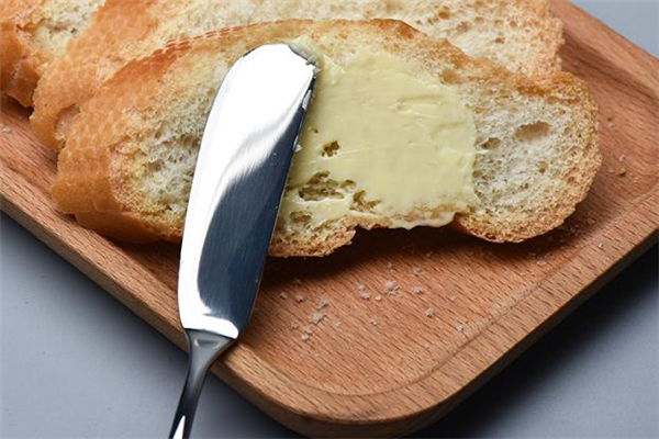 黃油和芝士一樣嗎 黃油和芝士的區(qū)別 黃油和芝士一樣嗎 黃油和芝士的區(qū)別