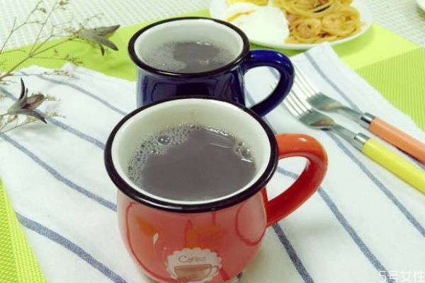 兒童可以喝黑豆?jié){嗎 兒童喝黑豆?jié){有什么好處呢 兒童可以喝黑豆?jié){嗎 兒童喝黑豆?jié){有什么好處呢