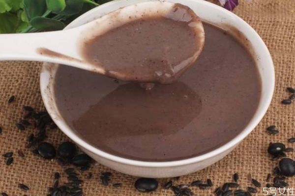 如何自制黑豆?jié){呢 黑豆?jié){應(yīng)該怎么打呢 如何自制黑豆?jié){呢 黑豆?jié){應(yīng)該怎么打呢