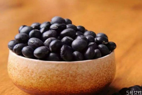 如何自制黑豆?jié){呢 黑豆?jié){應該怎么打呢 如何自制黑豆?jié){呢 黑豆?jié){應該怎么打呢