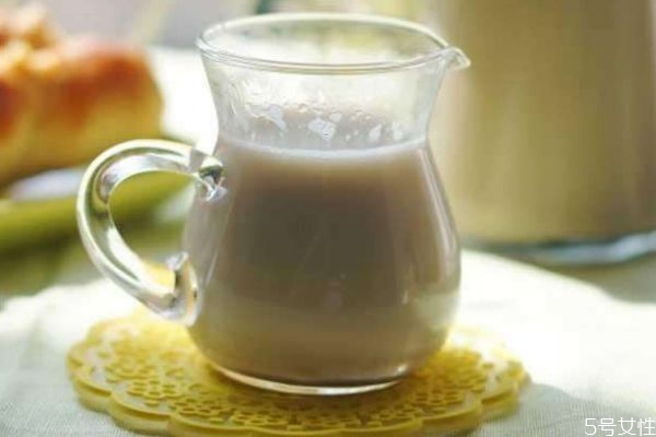 經(jīng)期可以喝黑豆?jié){嗎 經(jīng)期喝黑豆?jié){會(huì)怎么樣呢 經(jīng)期可以喝黑豆?jié){嗎 經(jīng)期喝黑豆?jié){會(huì)怎么樣呢