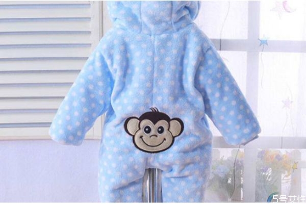 寶寶連體衣怎么穿 寶寶穿連體衣的好處 寶寶連體衣怎么穿 寶寶穿連體衣的好處