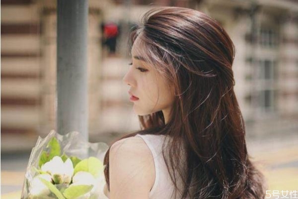 和女生看電影時應(yīng)該找什么話題 和女生看電影要注意什么 和女生看電影時應(yīng)該找什么話題 和女生看電影要注意什么