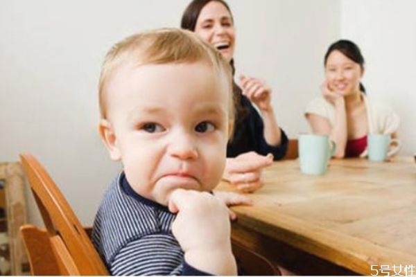 怎么幫寶寶穿衣 冬天寶寶的穿衣順序 怎么幫寶寶穿衣 冬天寶寶的穿衣順序